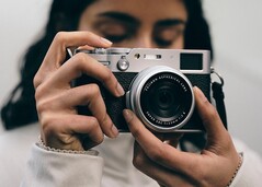 Le Fujifilm X100VI est proposé sur eBay à plus de 1 000 dollars au-dessus du prix catalogue. (Source de l'image : Fujifilm)