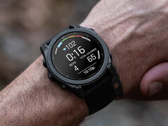 La Tactix 8 est l'une des smartwatches éligibles pour recevoir le logiciel système 20.19. (Source de l'image : Garmin)
