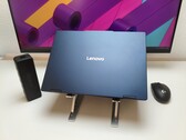 Efficace sur le plan énergétique, mais pas particulièrement rapide : Le Core Ultra 5 322 de l'IdeaPad 5i 2-en-1 14
