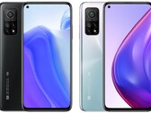 Le Xiaomi Mi 10T Pro (à droite) est également disponible avec une option Aurora Blue pour le modèle 256 Go. (Source de l'image : Xiaomi - édité)
