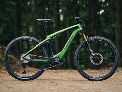 Le Porsche eBike Cross Performance EXC 2023 est le fruit d'une collaboration entre le Studio F.A. Porsche et Rotwild. (Source de l'image : Porsche)
