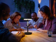 Le lancement de la lampe Philips Hue Go a été reporté au début de l'année prochaine. (Image source : Signify)