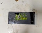 Au moins deux Pixel 6a ont pris feu au cours du mois dernier. (Source de l'image : utilisateur Reddit u/zaliver)