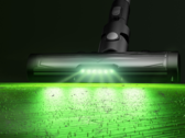 L'aspirateur sans fil Proscenic P12 peut projeter de la lumière sur le sol pour révéler la saleté (Source : Proscenic)