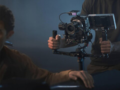 Le RS 5 devrait finalement être lancé avec une batterie encore plus grande que celle du RS 4 Pro, ce dernier étant illustré. (Source de l'image : DJI)