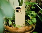 Le Realme 16 Pro Plus est doté d'un module photo réfléchissant et d'une sensation particulière au dos.