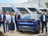 Les dirigeants de VW devant le nouveau pack de charge. (Source : Volkswagen)
