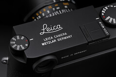 Absence intentionnelle du logo Leica en forme de cercle rouge pour un look discret (Image Source : Leica)