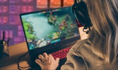 L'AMD Ryzen 7 6800U est accompagné d'un iGPU Radeon 680M adapté aux jeux. (Image source : AMD - édité)