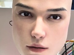 La tête robotique Origin M1 d&#039;AheadForm affiche des expressions faciales presque humaines. (Source de l&#039;image : AheadForm via YouTube)