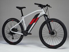 Le Decathlon Rockrider E-ST 100 e-MTB 2023 bénéficie de plusieurs améliorations. (Source : Cleanrider)