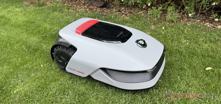 Le robot tondeuse Dreame A1 Pro au travail