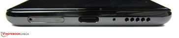 En bas : double carte SIM, USB-C 2.0, microphone, haut-parleur