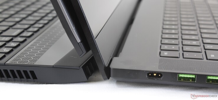 A gauche, le Dell Alienware m15, à droite, le Razer Blade 15 Advanced Model.