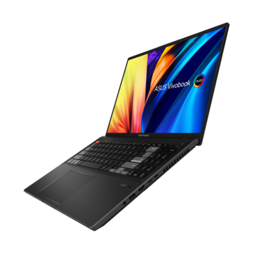 Asus Vivobook Pro 16X - Noir - Ports droits. (Image Source : Asus)