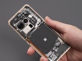 Le Sony IMX989 à l'intérieur du Xiaomi 12S Ultra fait plus de 11 mm d'épaisseur. (Image source : WekiHome)