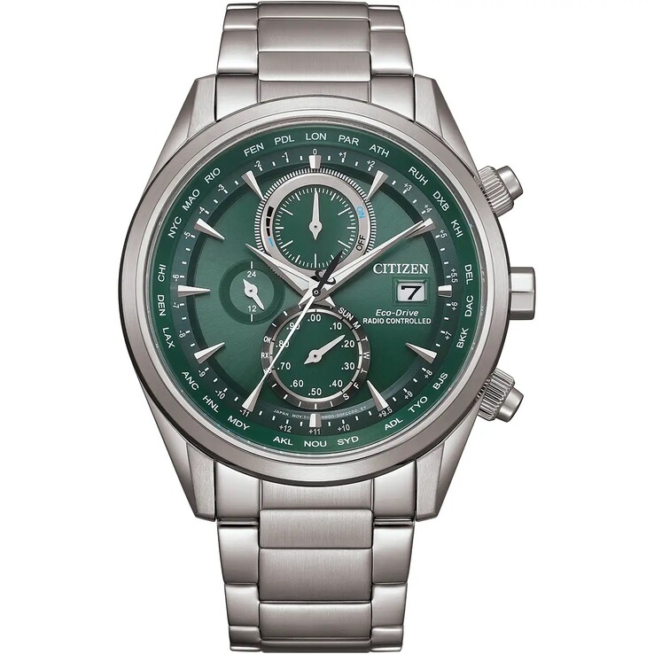 Citizen AT8260-85x avec un cadran vert, trois sous-cadrans, un boîtier en acier inoxydable et un bracelet à trois maillons.