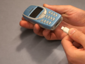 Le 3310 avec un port USB-C. (Source de l'image : Salveo via YouTube)