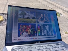 À l’extérieur, en plein soleil