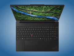 Le ThinkPad P16s i Gen 5 vu du dessus.