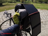 Test du panneau solaire pliable PEARL Revolt 28 W : pour le vélo et autres randonnées
