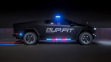 UP.FIT Les véhicules de police peuvent être équipés de terminaux Starlink, offrant une couverture de communication par satellite là où la couverture cellulaire n'est pas disponible. (Source : UP.FIT)