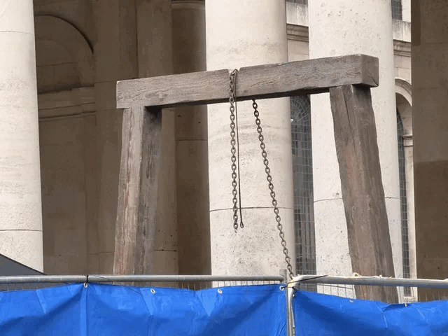 La potence pourrait indiquer le Dévoreur de fumier ou une possible reconstitution de l'introduction.