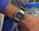 La nouvelle GM-H5600 apporte le suivi de la fréquence cardiaque et le chargement solaire à une G-Shock en métal. Sur la photo : GM-H5600-1.