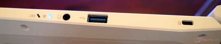 côté droit : Entrée/sortie de ligne, USB-A 3.2, verrou Kensington