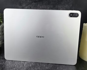 L'Oppo Pad 4 Pro en revue. (Source de l'image : Marcus Herbrich/Notebookcheck)