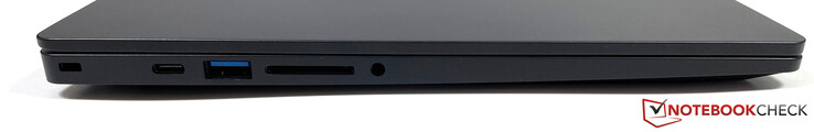 A gauche : Verrouillage Kensington, USB-C 3.2 Gen. 2 (DisplayPort 1.4, Power Delivery), USB-A 3.2 Gen. 1, lecteur SD, prise audio 3,5 mm