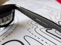 Xreal One Pro tempe droite avec marquage