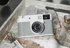 Le Fujifilm X half pourrait bientôt être lancé dans une version blanche (Image source : Fujifilm)