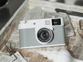 Le Fujifilm X half pourrait bientôt être lancé dans une version blanche (Image source : Fujifilm)