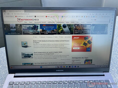 Le Samsung Galaxy Book3 fait bonne figure au soleil...