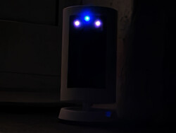 Le voyant d'activité est bleu, les voyants IR sont rouges.