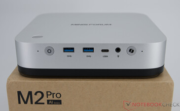 Minisforum M2 Pro - Connecteurs du panneau avant