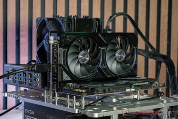 Le ASUS Dual GeForce RTX 4060 Ti OC pendant le test d'émission de bruit