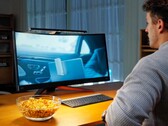 La ScreenBar Pro de BenQ s'allume automatiquement lorsque quelqu'un s'approche de l'écran. (Image : BenQ)