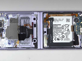 Le Galaxy Z Flip 3 a reçu son premier teardown. (Image source : PBK Reviews)