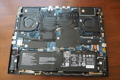 Composants internes de l'Acer Predator Helios Neo 16S AI. (Source de l'image : Notebookcheck)
