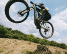 Le BH iLynx+ NX (photo) en action. Le moteur Bosch Performance Line CX de l'e-MTB offre un couple maximal de 100 Nm et jusqu'à 400 % d'assistance au pédalage. (Source : BH Bikes)