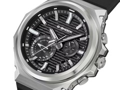 Vue de profil de la G-Steel-GST-B1000-1A avec son cadran noir.
