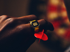 La montre Casio CRW-001G-9JR à anneau d'or, illustrée. (Source de l'image : Casio)