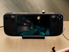 Un appareil Steam Deck fonctionnant avec Fallen Aces (Image source : Valve ; edited)