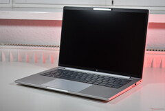 Le HP EliteBook 8 G1a 14 (source de l&#039;image : Benjamin Herzig/Notebookcheck)