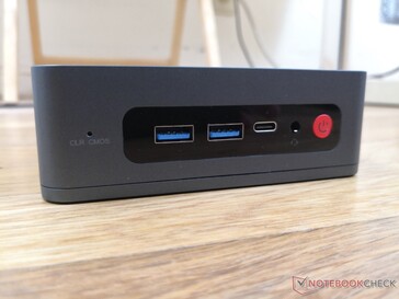 Avant : USB-A 3.0, USB-C avec DisplayPort, combo audio 3,5 mm, bouton d'alimentation