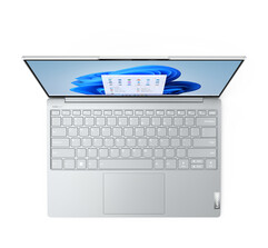 Yoga Slim 7i Carbon en Moon White. (Image source : Lenovo)