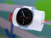 Samsung Galaxy Watch 9 41 mm avec un bracelet blanc (photo)