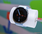 Samsung Galaxy Watch 9 41 mm avec un bracelet blanc (photo)